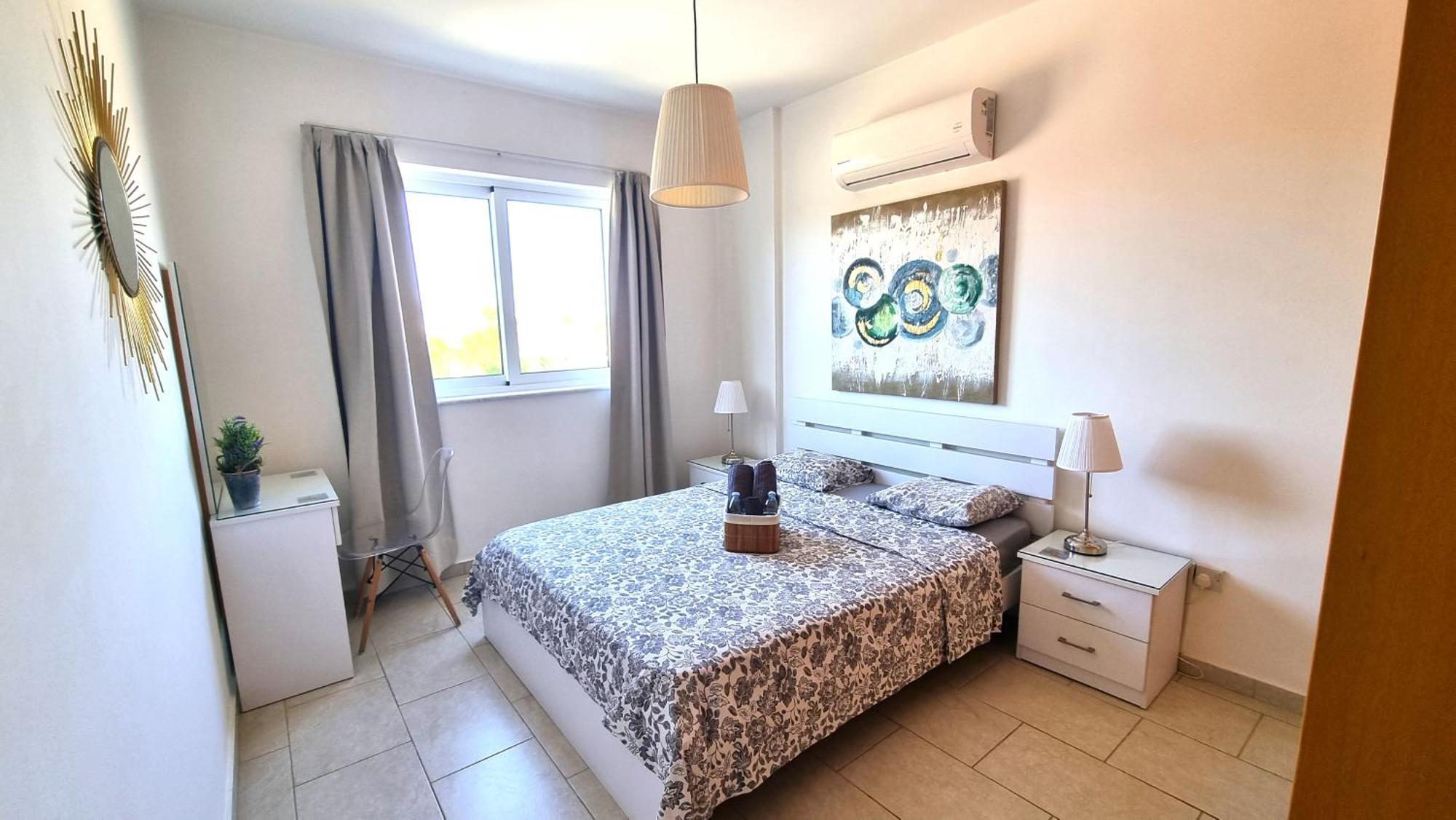 Beach Haven: 7-Minute Walk To The Beach + Pool Appartement Larnaca Buitenkant foto